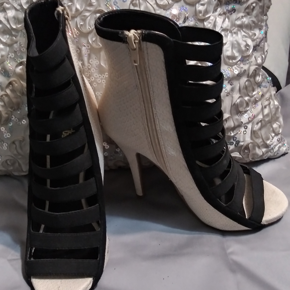 Shoes - Picture 2 of 3